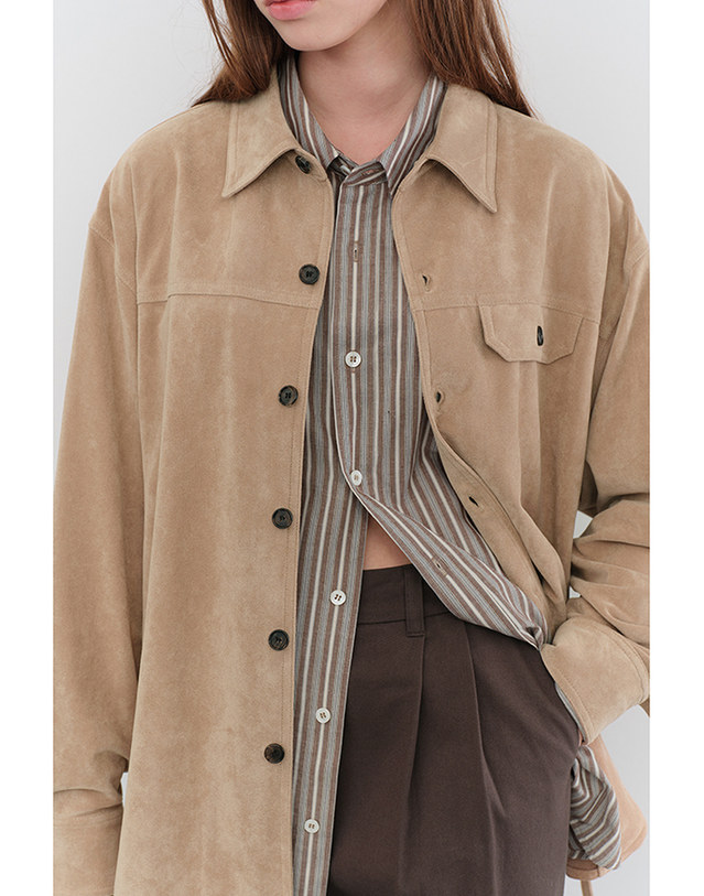 던스트 UNISEX ALTER-SUEDE SHIRT BEIGE_UDSH5C105I2 베이지 착용컷