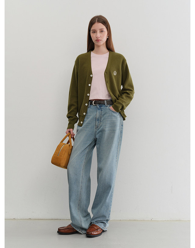 던스트 UNISEX ESSENTIAL LOGO KNIT CARDIGAN OLIVE GREEN_UDSW5C102K1 그린 착용컷