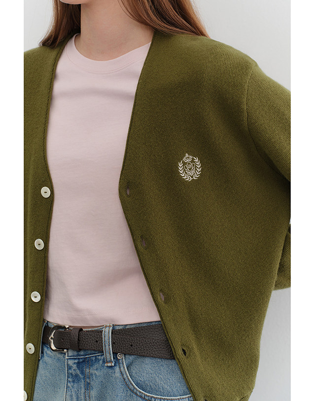 던스트 UNISEX ESSENTIAL LOGO KNIT CARDIGAN OLIVE GREEN_UDSW5C102K1 그린 착용컷