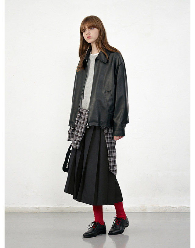 던스트 UNISEX ALTER-LEATHER ZIP-UP BLOUSON BLACK_UDJU5C106BK 블랙 착용컷