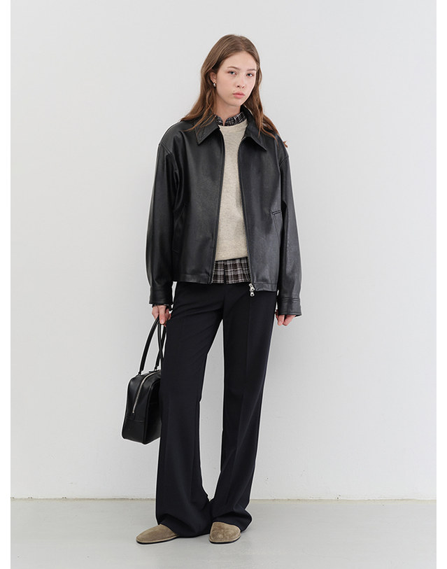 던스트 UNISEX ALTER-LEATHER ZIP-UP BLOUSON BLACK_UDJU5C106BK 블랙 착용컷