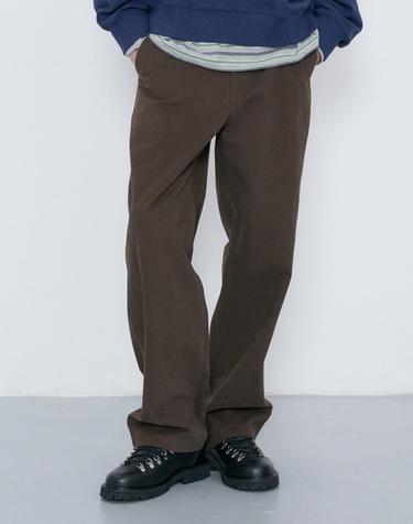 STRAIGHT CHINO SLACKS BROWN_M_UDPA6C301W2