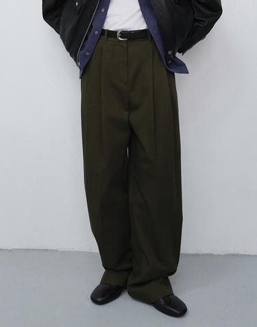 DOUBLE PLEATED WIDE CHINO SLACKS KHAKI_UDPA6C203K2