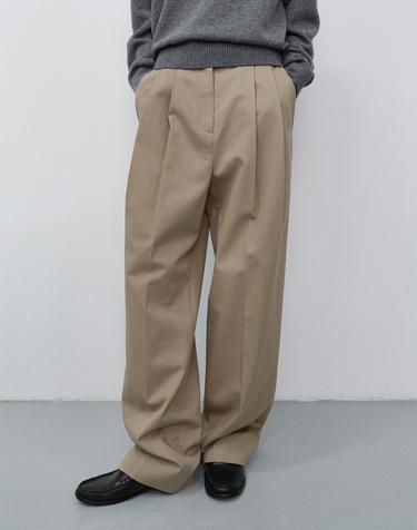 DOUBLE PLEATED WIDE CHINO SLACKS BEIGE_UDPA6C203I2