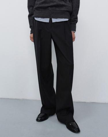 PLEATED SEMI-WIDE SLACKS BLACK_UDPA6C202BK