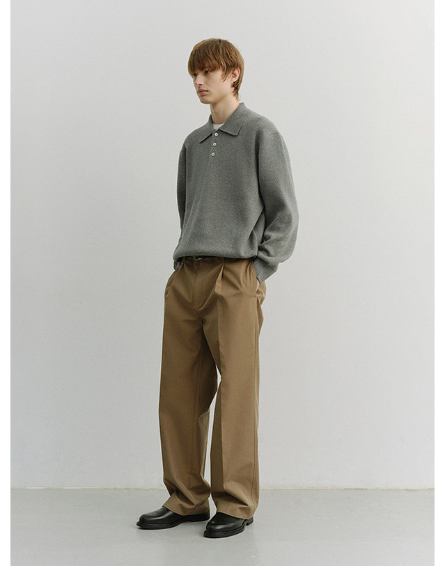 던스트 PLEATED CHINO SLACKS KHAKI BROWN_M_UDPA6A303W1 멀티컬러 착용컷