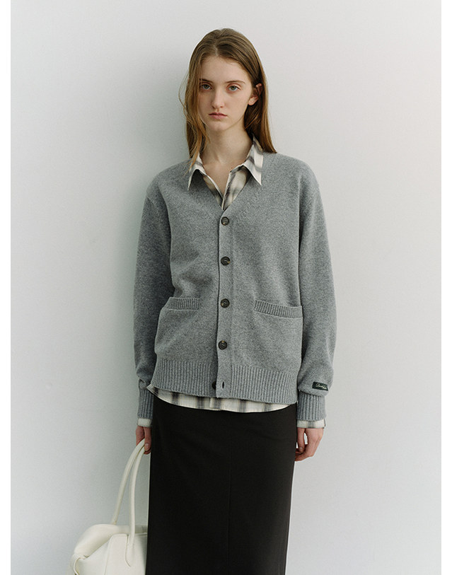 던스트 UNISEX BOYFRIEND KNIT CARDIGAN MELANGE GREY_M_UDSW6A102G2 그레이 착용컷