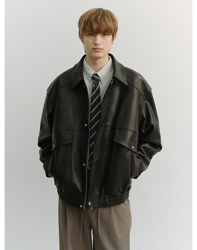 던스트 UNISEX OVERSIZED VINTAGE LEATHER BLOUSON BLACK_M_UDJU6A103BK 블랙 착용컷