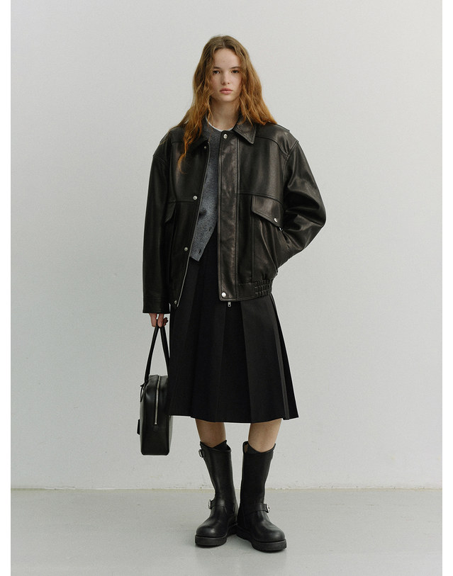 던스트 UNISEX OVERSIZED VINTAGE LEATHER BLOUSON BLACK_M_UDJU6A103BK 블랙 착용컷
