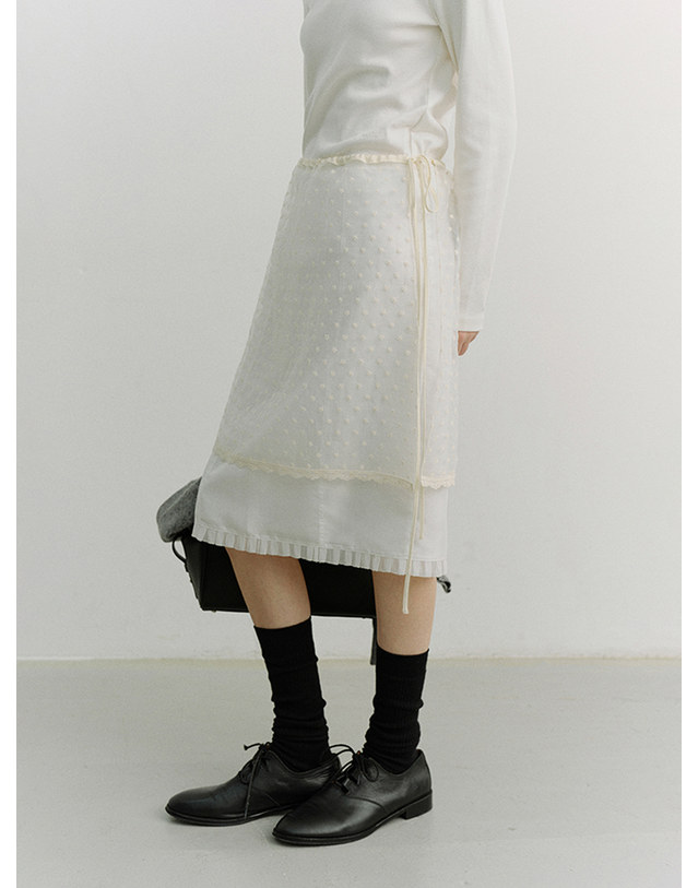 던스트 NEEDLEWORK LAYERING SKIRT IVORY_UDSK6A209IV 아이보리 착용컷