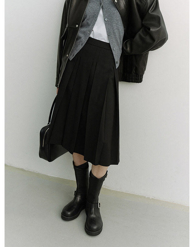 던스트 VOLUME PLEATS MIDI SKIRT BLACK_UDSK6A204BK 블랙 착용컷