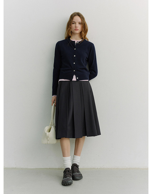 던스트 VOLUME PLEATS MIDI SKIRT CHARCOAL GREY_UDSK6A204CG 그레이 착용컷