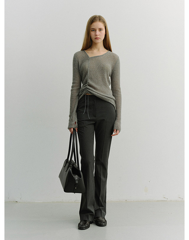던스트 SEMI BOOT-CUT SLIM SLACKS CHARCOAL STRIPE_UDPA6A201CG 그레이 착용컷