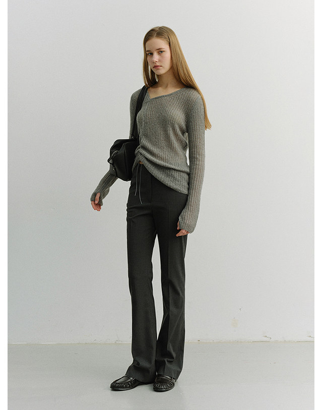 던스트 SEMI BOOT-CUT SLIM SLACKS CHARCOAL STRIPE_UDPA6A201CG 그레이 착용컷
