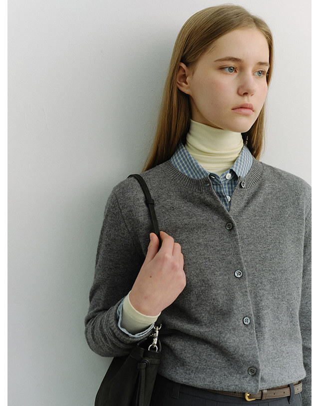 던스트 ESSENTIAL CREWNECK KNIT CARDIGAN MELANGE GREY_UDSW6A209G2 그레이 착용컷