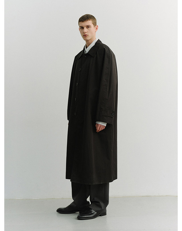 던스트 UNISEX REFINED MAC COAT BLACK_UDTR6A101BK 블랙 착용컷