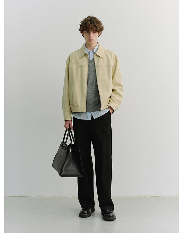 던스트 UNISEX ALTER-SUEDE COLLARED BLOUSON CREAM_UDJU6A107CR 아이보리 착용컷