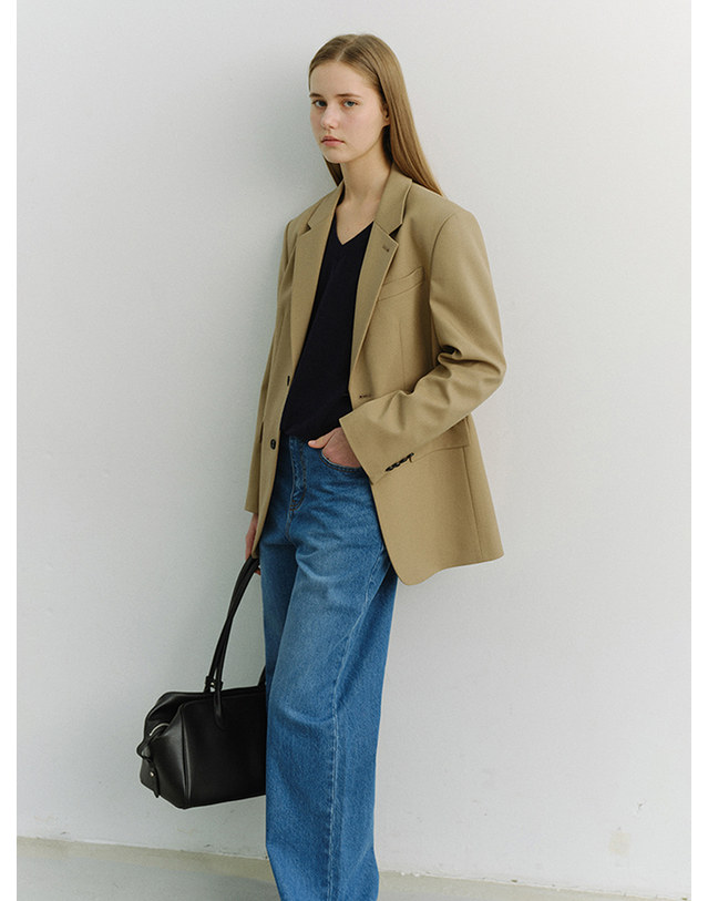 던스트 UNISEX 2 BUTTON WOOL BLAZER BEIGE_UDJA6A102I2 베이지 착용컷
