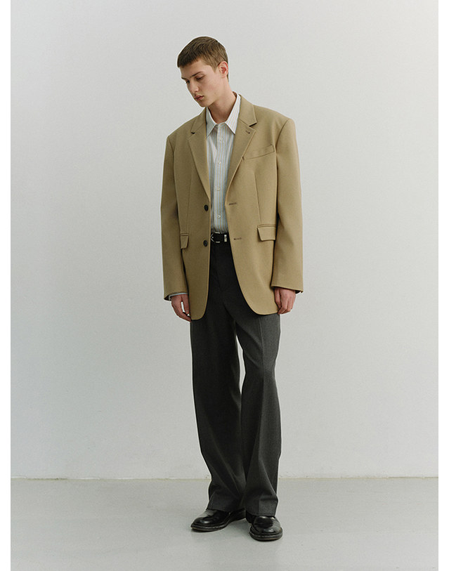 던스트 UNISEX 2 BUTTON WOOL BLAZER BEIGE_UDJA6A102I2 베이지 착용컷