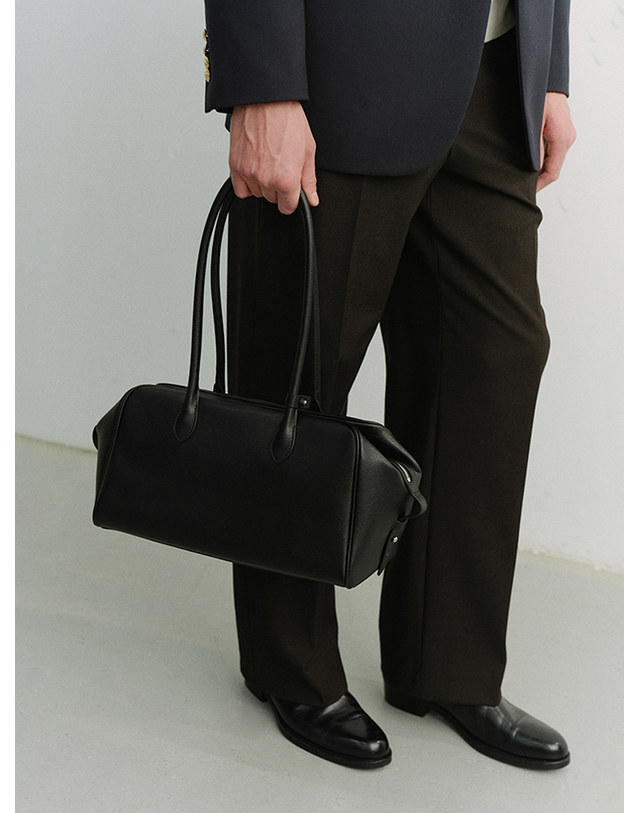 던스트 SOFT FRAME SHOULDER BAG BLACK_UDBA6F209BK 블랙 착용컷