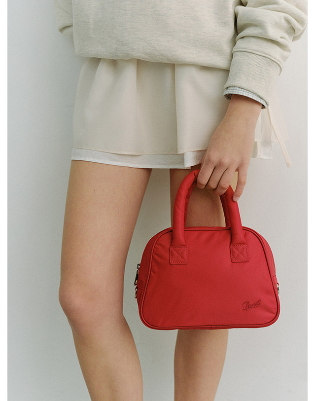 던스트 NYLON BOSTON TOTE BAG RED_UDBA6E212R2 레드 착용컷