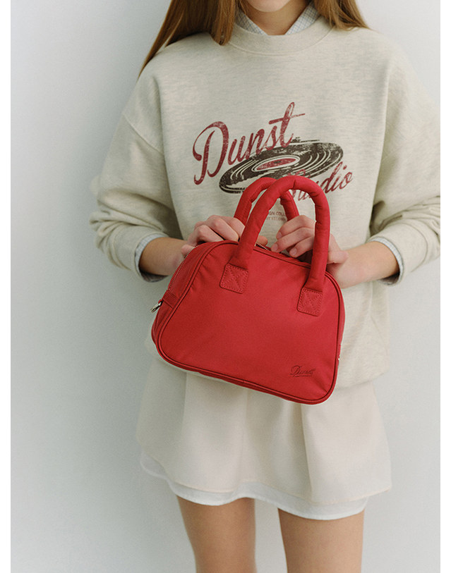 던스트 NYLON BOSTON TOTE BAG RED_UDBA6E212R2 레드 착용컷