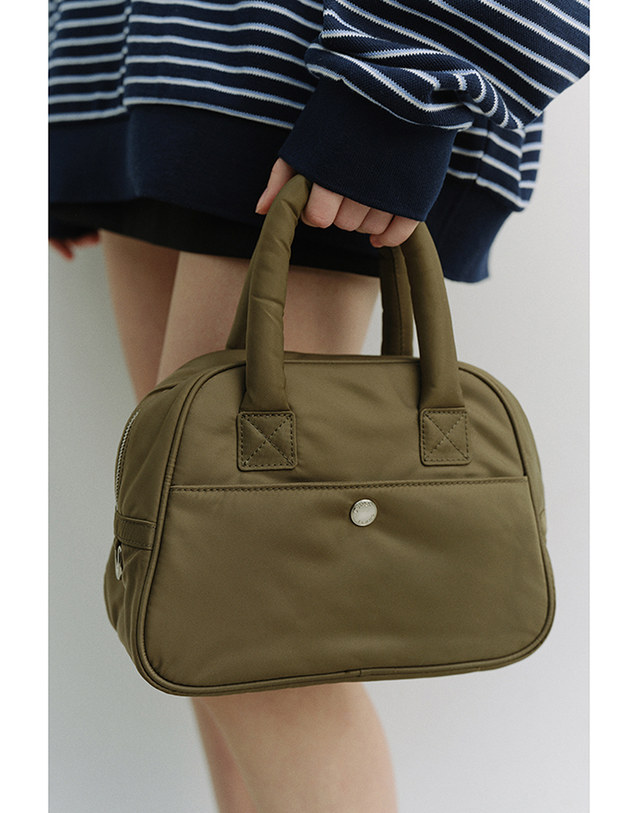 던스트 NYLON BOSTON TOTE BAG KHAKI_UDBA6E212K2 카키 착용컷