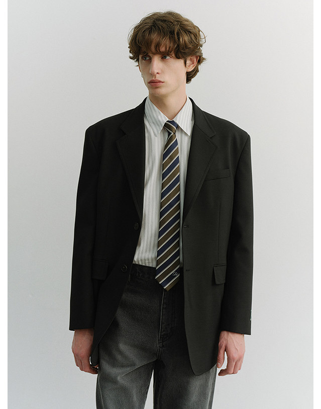 던스트 STRIPED TIE OLIVE_M_UDNE6E101K1 그린 착용컷