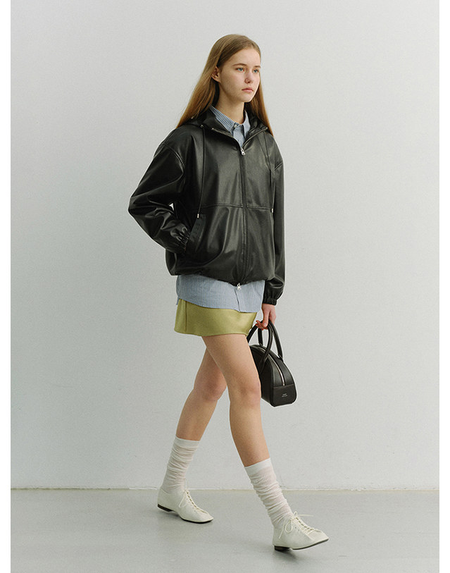던스트 SHEER KNEE SOCKS IVORY_UDSS6E201IV 아이보리 착용컷