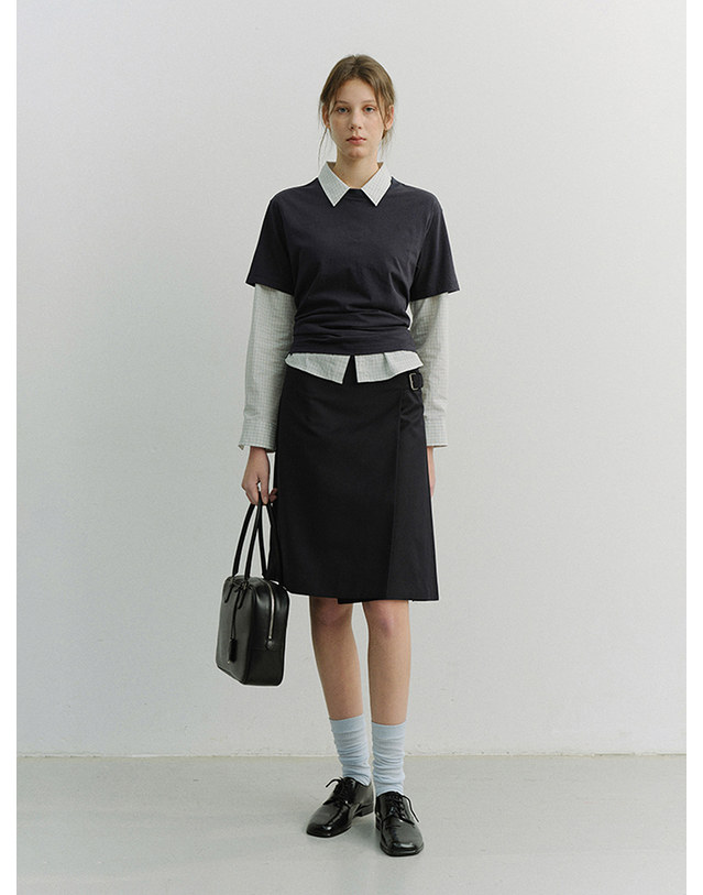 던스트 SHEER KNEE SOCKS PALE BLUE_UDSS6E201B1 블루 착용컷