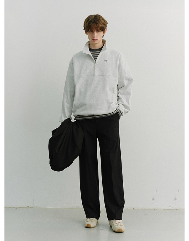 던스트 UNISEX RELAXED HALF ZIP-UP SWEATSHIRT LIGHT MELANGE GREY_M_UDTS6A102G1 그레이 착용컷