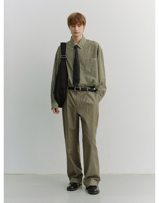 던스트 UNISEX OVERSIZED BD CHECKED SHIRT KHAKI GREEN CHECK_M_UDSH6A115E2 그린 착용컷