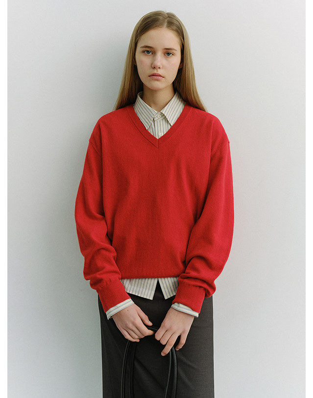 던스트 UNISEX SOFT V-NECK SWEATER TOMATO RED_M_UDSW6A108R2 레드 착용컷