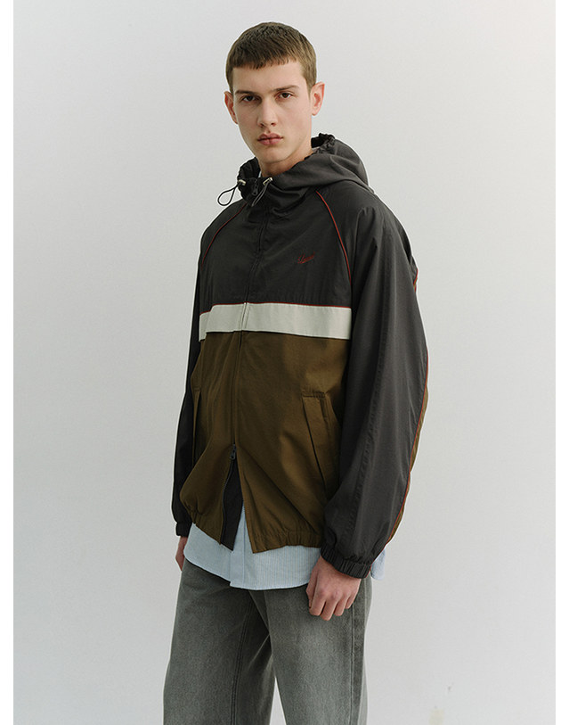 던스트 UNISEX BLOCKED WINDBREAKER CHARCOAL GREY_M_UDJU6A110CG 그레이 착용컷