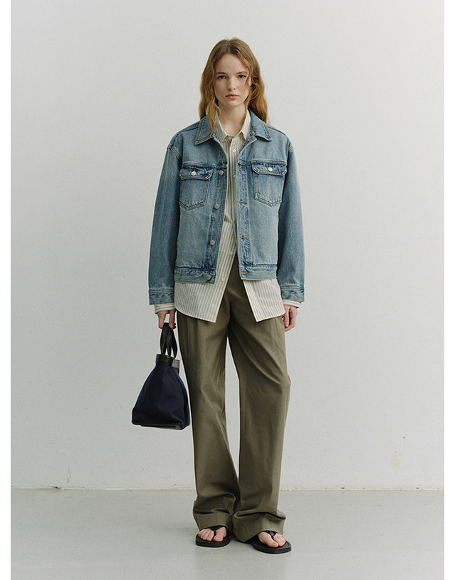 던스트 UNISEX DENIM TRUCKER JACKET LIGHT BLUE_M_UDJU6A108B1 블루 착용컷