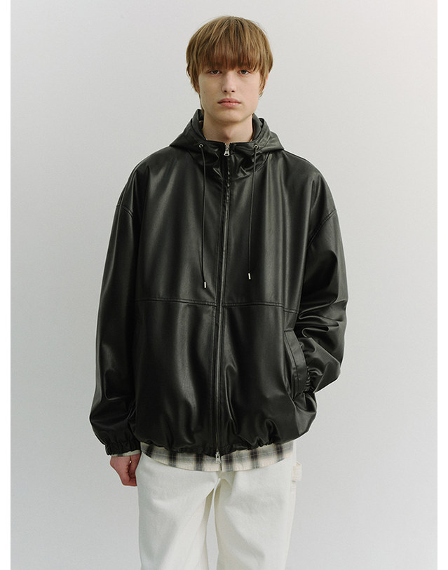 던스트 UNISEX ALTER-LEATHER WINDBREAKER BLACK_M_UDJU6A101BK 블랙 착용컷