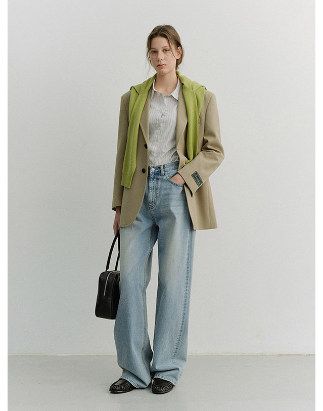 던스트 UNISEX OVERSIZED WOOL BLAZER CAMEL BEIGE_M_UDJA6A107I3 멀티컬러 착용컷