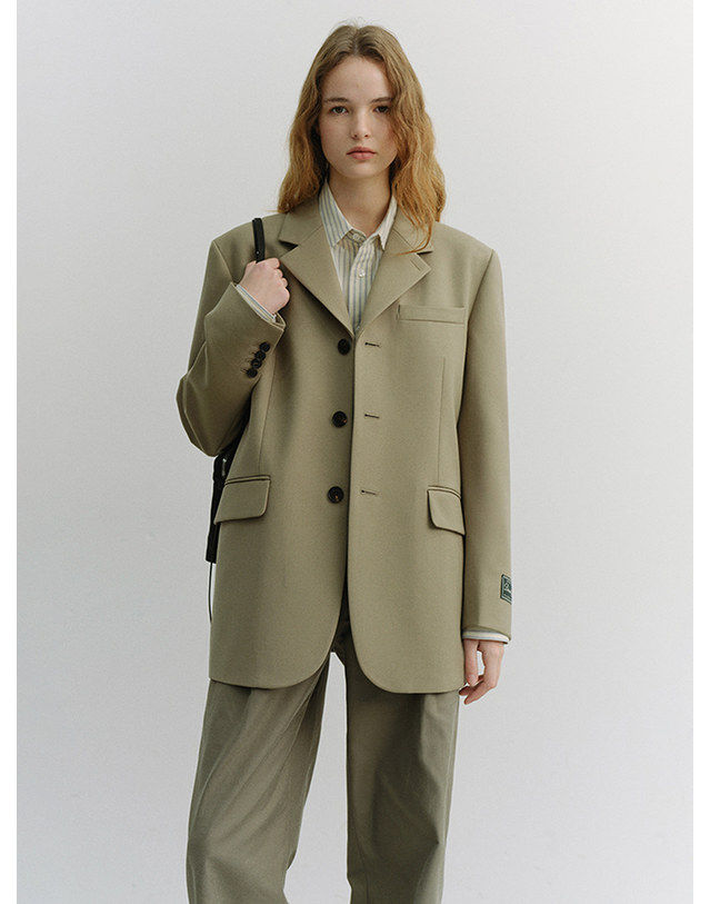 던스트 UNISEX 3 BUTTON WOOL BLAZER KHAKI BEIGE_M_UDJA6A103I3 멀티컬러 착용컷