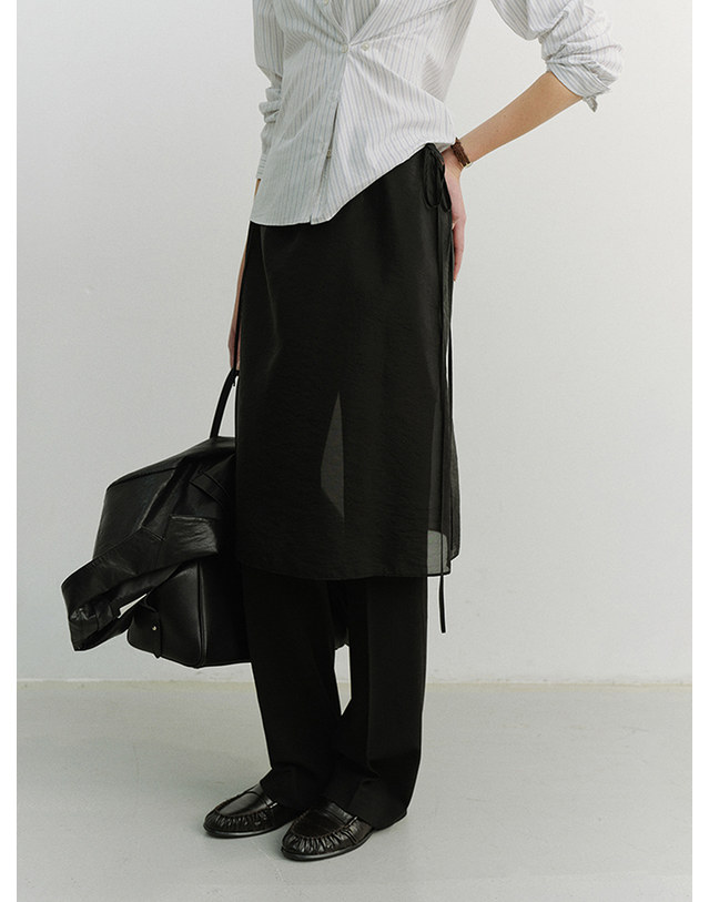 던스트 SEE-THROUGH LAYERING SKIRT BLACK_UDSK6A208BK 블랙 착용컷