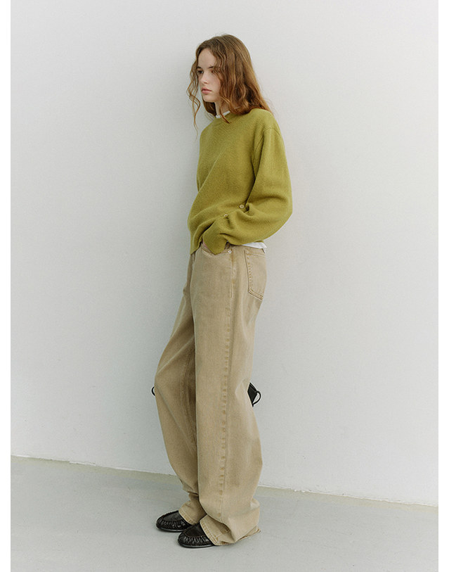 던스트 RELAXED WIDE JEANS DYED SAND BEIGE_UDPA6A208I2 베이지 착용컷