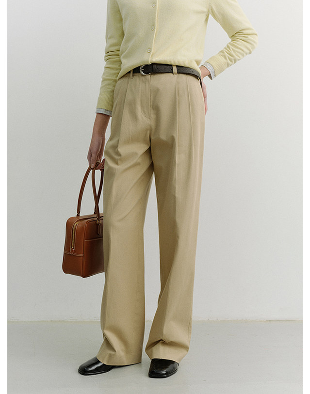 던스트 DOUBLE PLEATED CHINO SLACKS BEIGE_UDPA6A224I2 베이지 착용컷