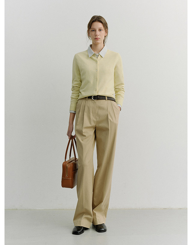 던스트 DOUBLE PLEATED CHINO SLACKS BEIGE_UDPA6A224I2 베이지 착용컷