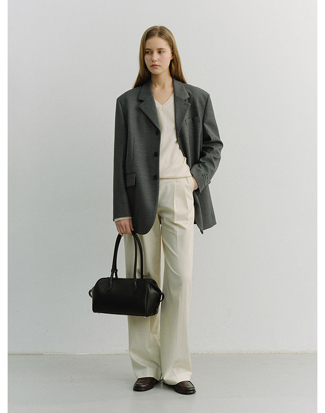 던스트 DOUBLE PLEATED CHINO SLACKS IVORY_UDPA6A224IV 아이보리 착용컷