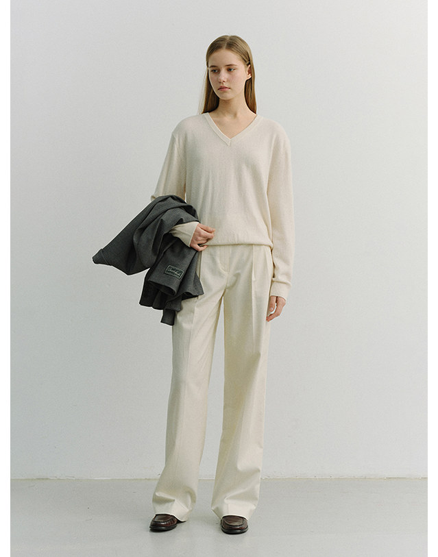 던스트 DOUBLE PLEATED CHINO SLACKS IVORY_UDPA6A224IV 아이보리 착용컷