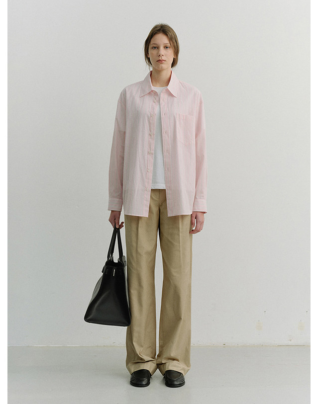 던스트 PLEATED CHINO SLACKS CLASSIC BEIGE_UDPA6A203I2 베이지 착용컷