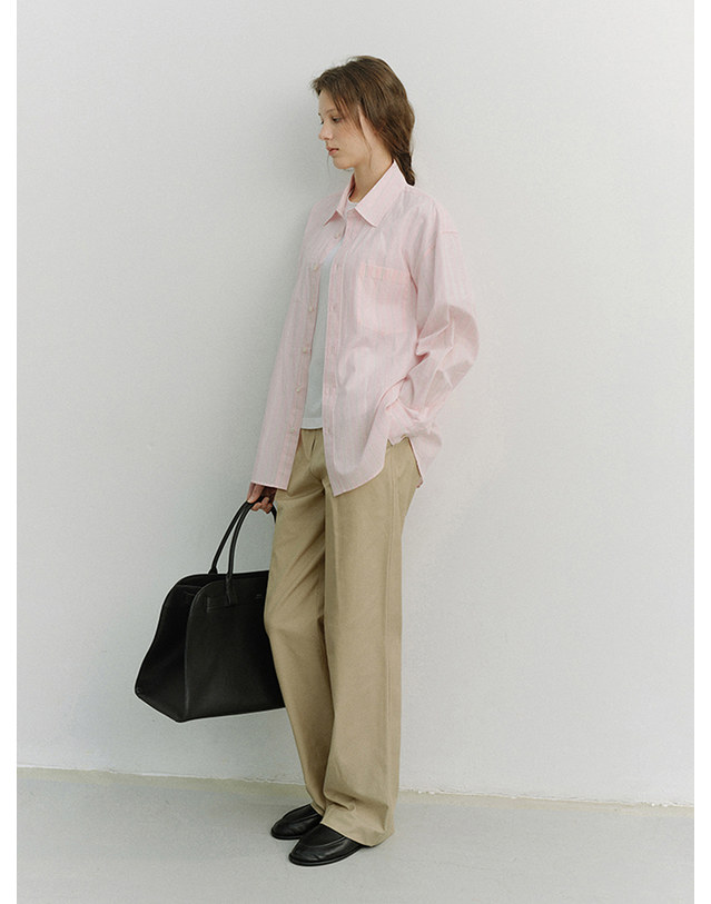 던스트 PLEATED CHINO SLACKS CLASSIC BEIGE_UDPA6A203I2 베이지 착용컷