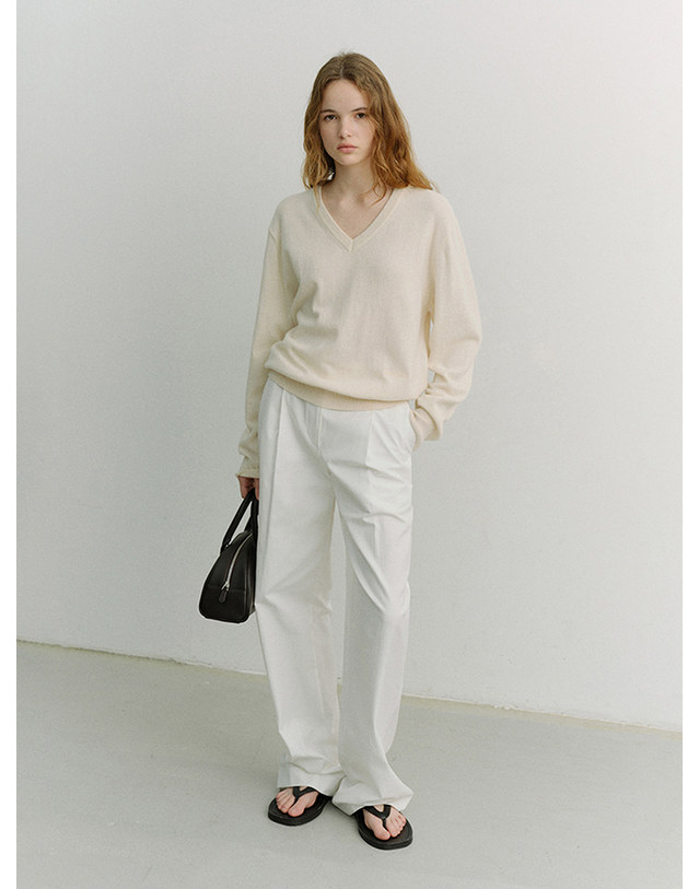 던스트 PLEATED CHINO SLACKS IVORY_UDPA6A203IV 아이보리 착용컷