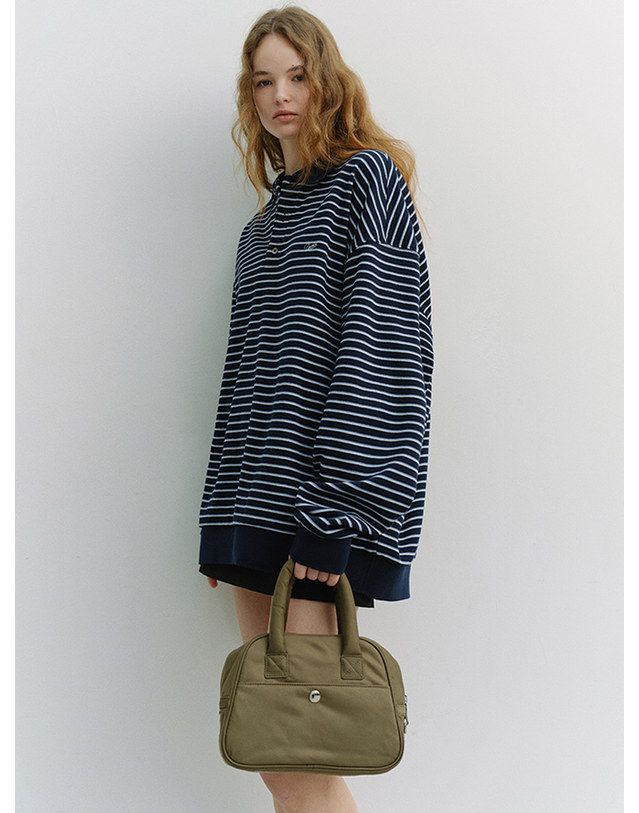 던스트 UNISEX STRIPED LOGO COLLARED T-SHIRT NAVY_UDTS6A120N2 네이비 착용컷
