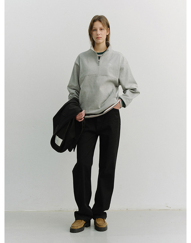 던스트 UNISEX RELAXED HALF ZIP-UP SWEATSHIRT MELANGE GREY_UDTS6A102G2 그레이 착용컷