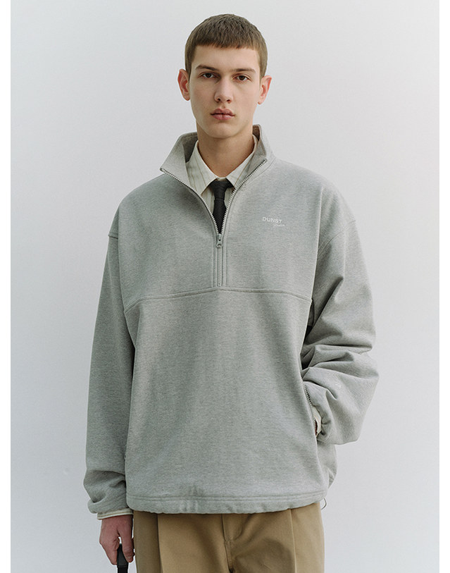 던스트 UNISEX RELAXED HALF ZIP-UP SWEATSHIRT MELANGE GREY_UDTS6A102G2 그레이 착용컷